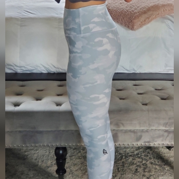 P'tula Pants - Ptula cute frosted camo legging size Small